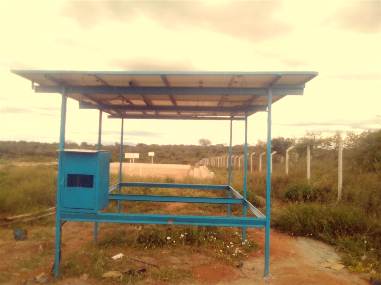 Solar-powered borehole pump and panel array at Ngakaa Makindu
